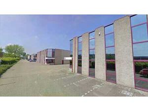 Entrepôt avec bureaux idéalement situé à Schelle