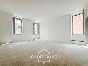 Investissement sur Charleval : HAUT DE MAISON : de 60 m2 + terrasse de 24 m2 + garage 21 m
