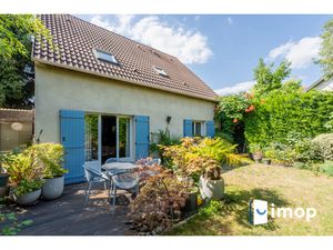 Maison avec extérieur