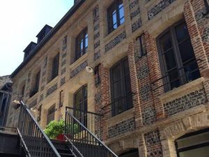 Au cœur de la rue commerçante