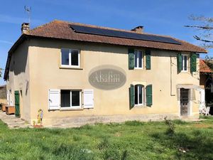 Ferme rénovée  gîte  terrain