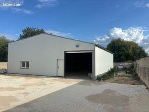 Local commercial hangar de stockage