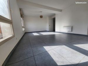 A louer appartement T3  haut de gamme  terrasse  stationnement  proche centre-ville