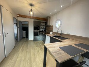 Appartement situé dans propriété sécurisée avec place de par