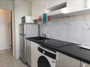 Studio rénové  meublé  balcon  parking collectif  investisse