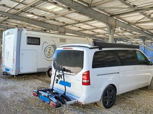 Place de Parking Camping-Car/Van sous Abri