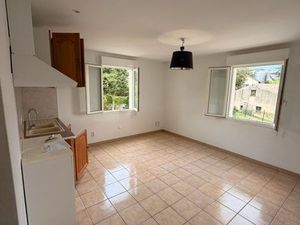 T2 dans village entre Nîmes Ales Uzès