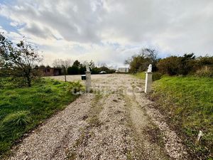 EXCLUSIVITÉ - Terrain de 1600m2 avec eau et électricité à vendre HUELGOAT (29)