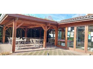 Murs et fond de restaurant ORLEAT - 63190 450 m2