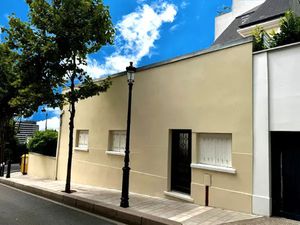 Local rénové à usage de bureaux proche mairie