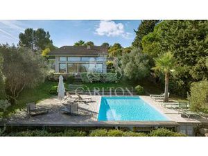 Valbonne : Superbe villa contemporaine avec vue panoramique à pied du village