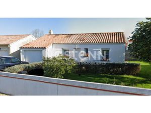 À vendre en exclusivité ! Maison située à Saint Michel En L Herm  2 chambres  garage  jard