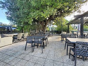 Fonds de commerce Plan De Cuques 400 M² 1000 M² avec les terrasses