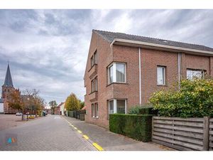 Kantoorgebouw met dakappartement