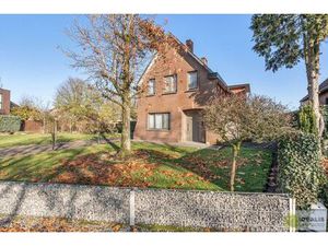 TE RENOVEREN WONING NABIJ HET CENTRUM VAN WIJCHMAAL  PEER OP EEN PERCEEL VAN MAAR LIEFST 1