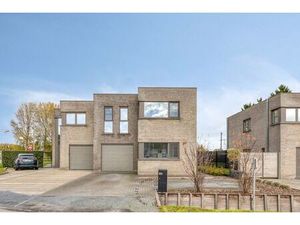 Moderne halfopen woning met 4 slaapkamers en zonnepanelen in Nieuwkerken-Waas