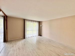 T4 81 m² avec balcon  dressing  garage – Résidence boisée à Vaux-le-Pénil