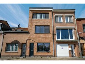 Grote eengezinswoning met polyvalente ruimte en zonnige tuin