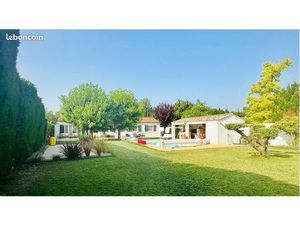 ? À vendre – Maison familiale rénovée de plein pied avec grand jardin  piscine et prestati