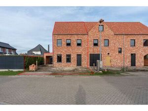 Knappe en ruime (245 m²) casco woning op gunstige ligging