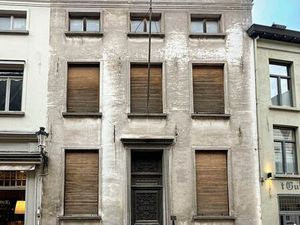 te renoveren herenhuis op topligging bij Burg en Markt