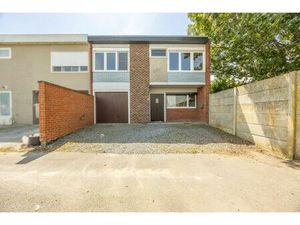 TE RENOVEREN WONING MET GARAGE