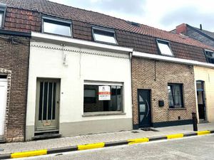 Charmante rijwoning te koop in hartje Harelbeke! – een ideale starterswoning of slimme inv