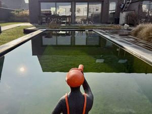 Zeer ruime instapklare én energiezuinige woning met zwemvijver vlak bij yachthaven.