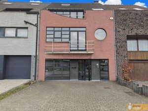 TERNAT: Woning centraal gelegen met 5 slpks en 2 badks