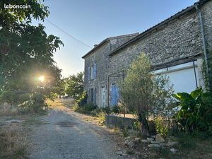 Vends longère en pierre + de 280m2 de potentiel habitable