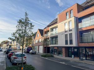 Lichtrijk recent appartement met 2 slp  groot terras en garage  Torhout.
