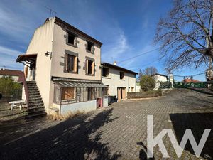 Ensemble de 3 logements + 3 garages sur 1182m² de terrain.