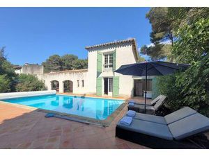 Cadre paisible dans la forêt de pins tout en étant proche de la ville