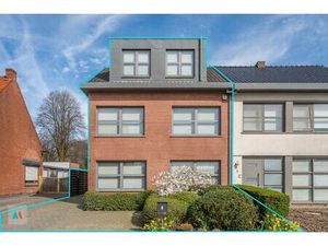 Eéngezinswoning met mooie  aangelegde tuin