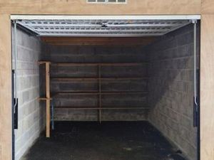 Location local commercial 13m2 La Rochelle 17000 - 140 € - Surface Privée