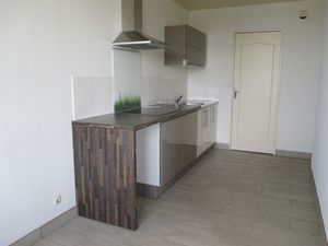 Location Appartement 3 pièces 71m² FLEURY LES AUBRAIS 45400