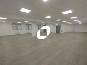 A LOUER  Proche gare Versailles Chantier