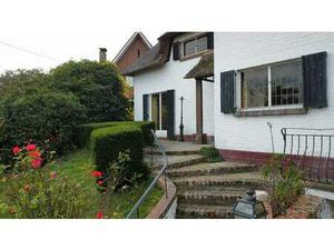 Villa 4 façades toit en chaume  véranda  garage et jardin