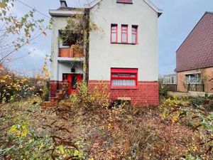 Villa avec garage et jardin