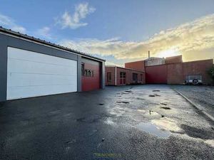 Te koop  veelzijdige eigendom met magazijn en 2 woningen