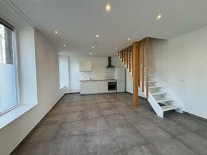 Maison rénovée en 2020 à Assesse PEB B charges réduites PAC