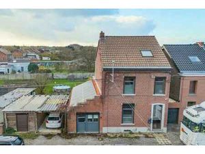 Maison de +-199m² sur 7a28. 4ch  2sdb  Terrain à bâtir.