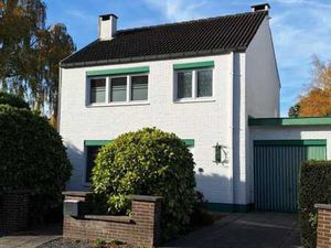 Bonne maison d'habitation 3 façades avec garage et jardin