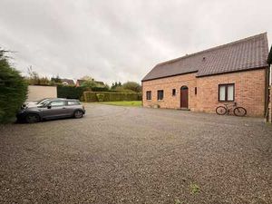 Maison familiale au calme avec vue sur campagne à Loyers !!