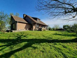 Spacieuse et élégante villa avec sous-sol  garage et cave