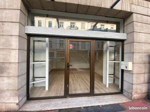 LOCAL COMMERCIAL METZ GARE  et UN 2ème METZ CENTRE  belle visibilité  grande vitrine sur r