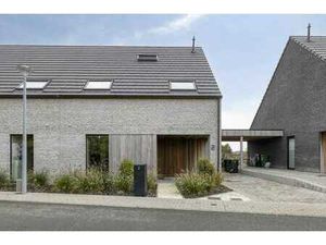 Maison récente à vendre sur un beau terrain au cœur d'Alveri