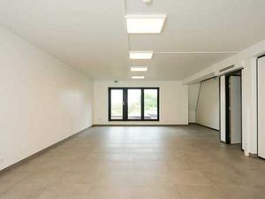 Bureaux idéalement situés (85 m²-207 m²) à louer à Eeklo