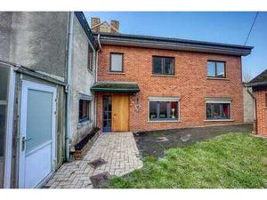 Hotton – Maison 3 chambres avec atelier et jardin  à deux pa