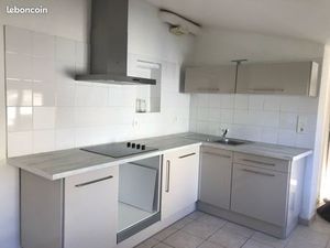 Petit appartement avec terrasse